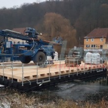 schwimmende-plattform-bohrarbeiten