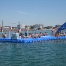 badeinsel-mit-rutsche-9