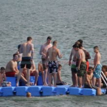 ponton-badeinsel-mit-rutsche-2