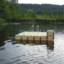 schwimmende-badeinsel-mit-rutsche-19
