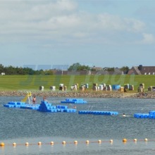 schwimmende-badeinsel-mit-rutsche-20