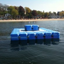 schwimmende-badeinsel-mit-rutsche-21