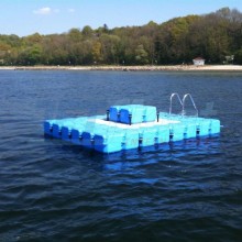 schwimmende-badeinsel-mit-rutsche-22