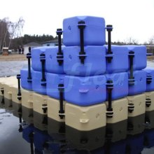 schwimmende-badeinsel-mit-rutsche-3