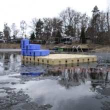schwimmende-badeinsel-mit-rutsche-5