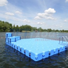 schwimminsel-mit-rutsche-10