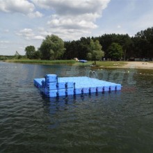schwimminsel-mit-rutsche-11