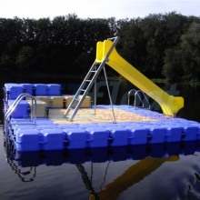 schwimminsel-mit-rutsche-3