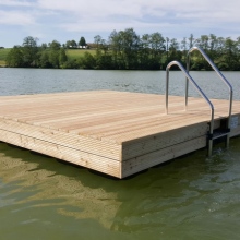 HOLZVERKLEIDETE PONTONS