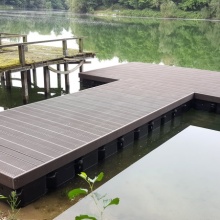 ponton-badesteg-schwimmsteg-bauen