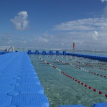 Schwimmplattform-mit-Innenpool-1