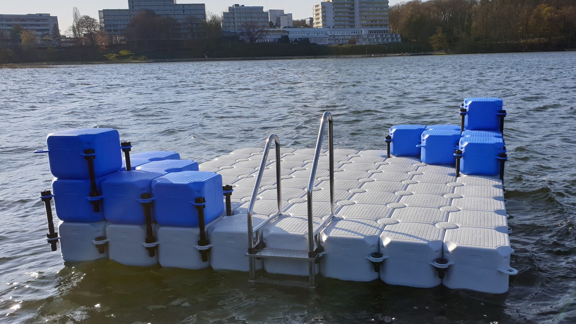 115. Ponton Schwimmkörper Badeinsel mit 2 Eckaufdopplungen in Bad ...