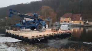 Arbeitspontons - Baustellen auf dem Wasser